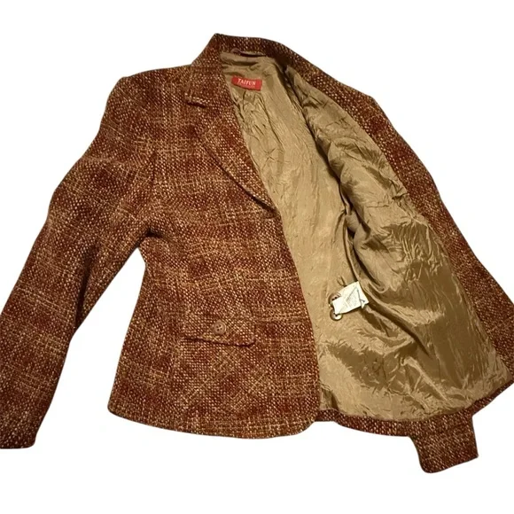 Multicolor Tweed Fabric with Button - Picture 4 of 10